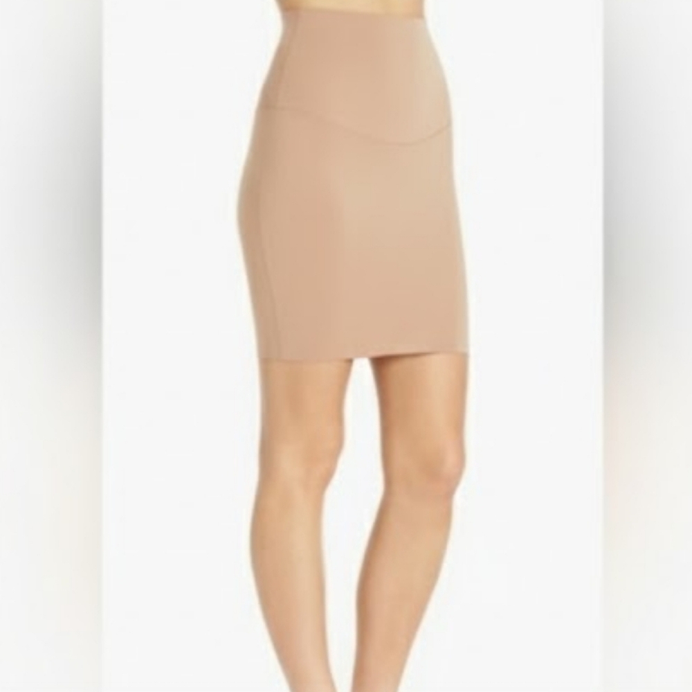 🔥NEW! SPANX Nude Smartgrip Halfslip Sz Small NWT